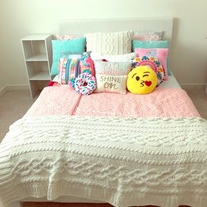 Full size bed
